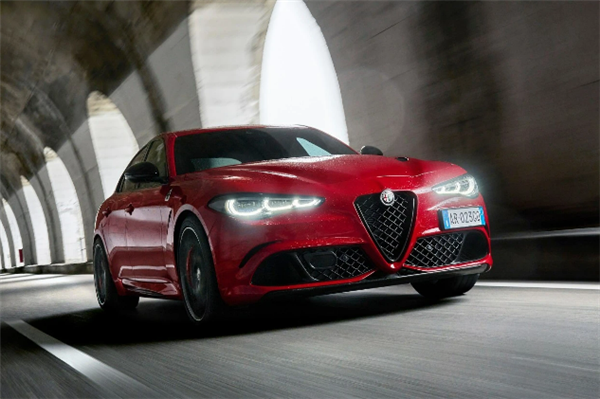 星歐注冊:又一車企妥協:阿爾法·羅密歐即將放棄2027年全麪電動化目標