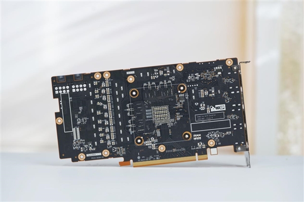 星歐娛樂官方:迎戰RTX 5060!AMD RX 7650 GRE顯卡圖賞