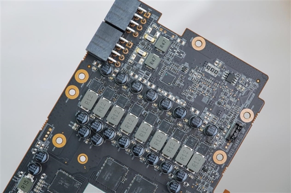 星歐娛樂官方:迎戰RTX 5060!AMD RX 7650 GRE顯卡圖賞